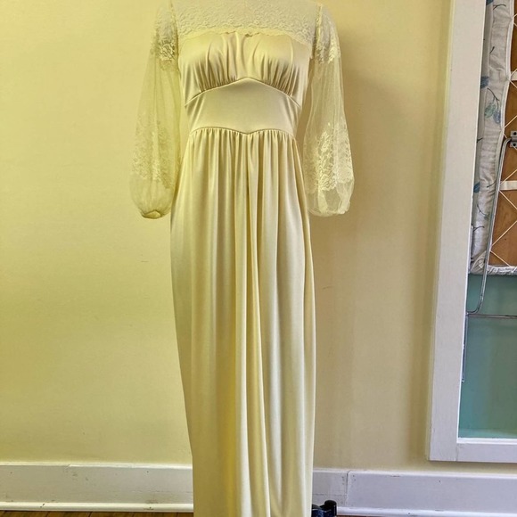 70s Yellow Maxi Dress with Lace - Picture 15 of 15